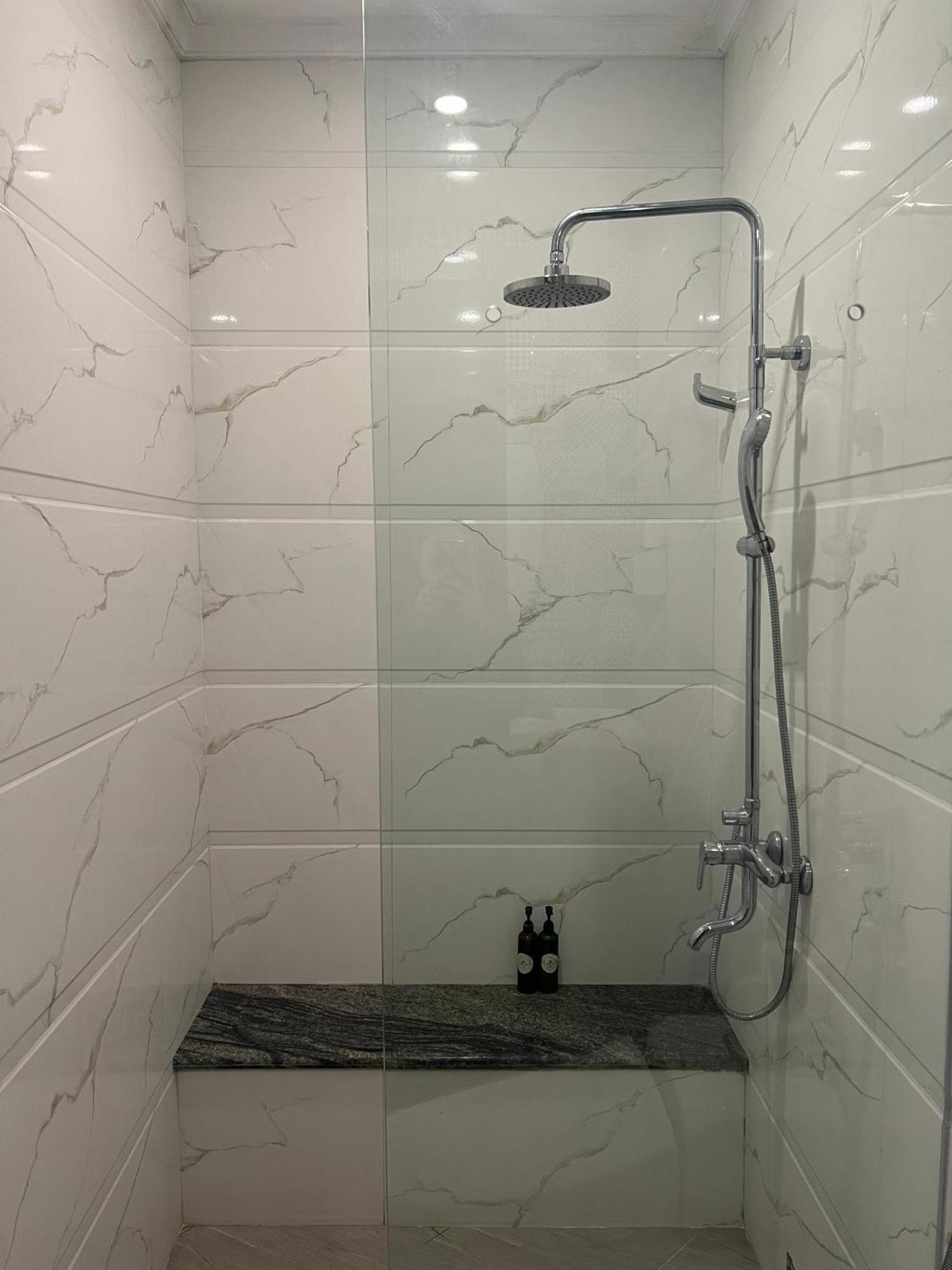 White Hotel ランソン市 エクステリア 写真